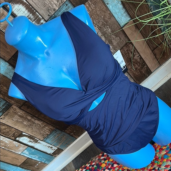 LA BlANCA 12 Women’s Navy Swimsuit - Picture 14 of 16